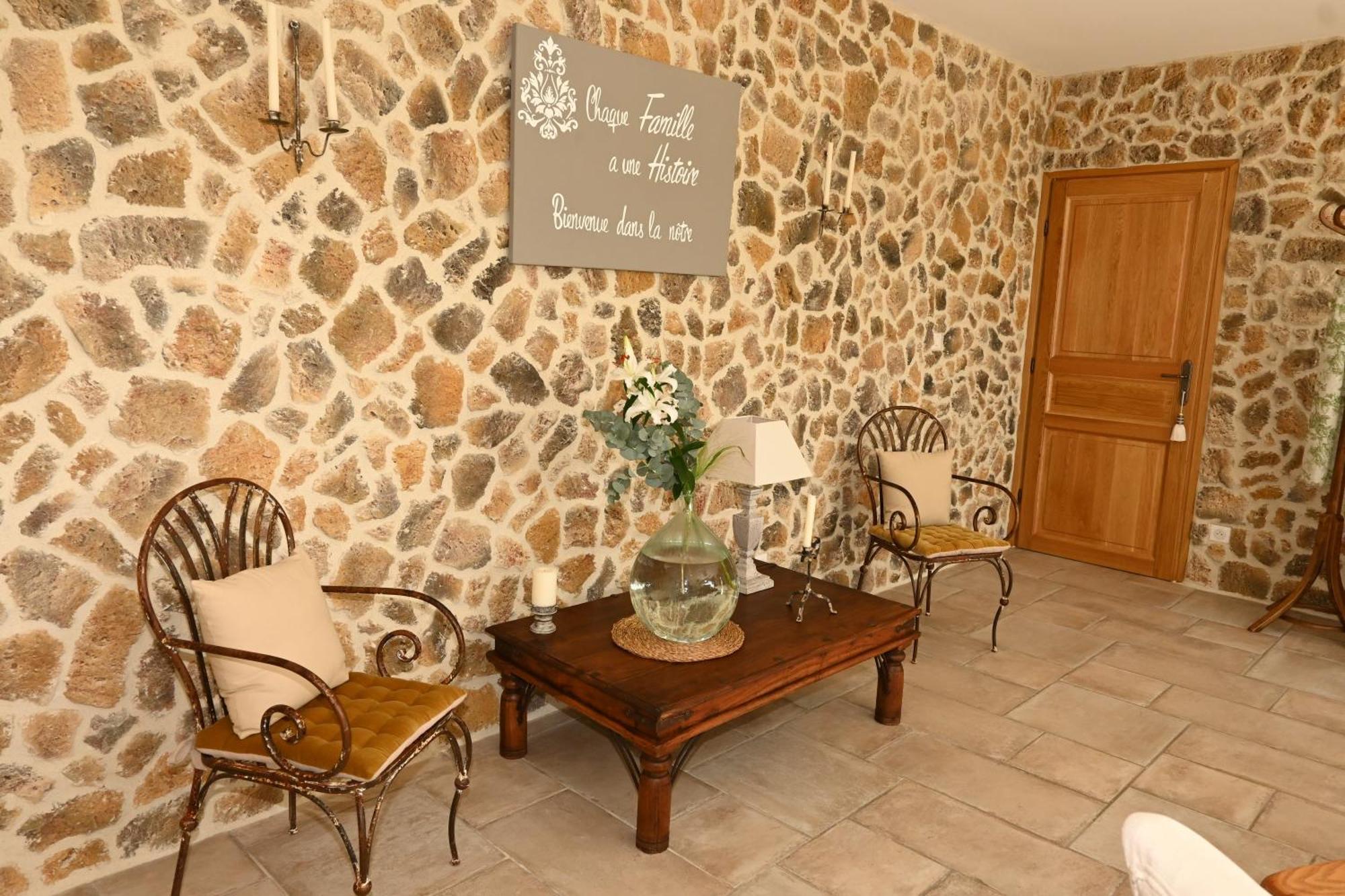 Aux 3 Forets Bizeneuille Exterior photo