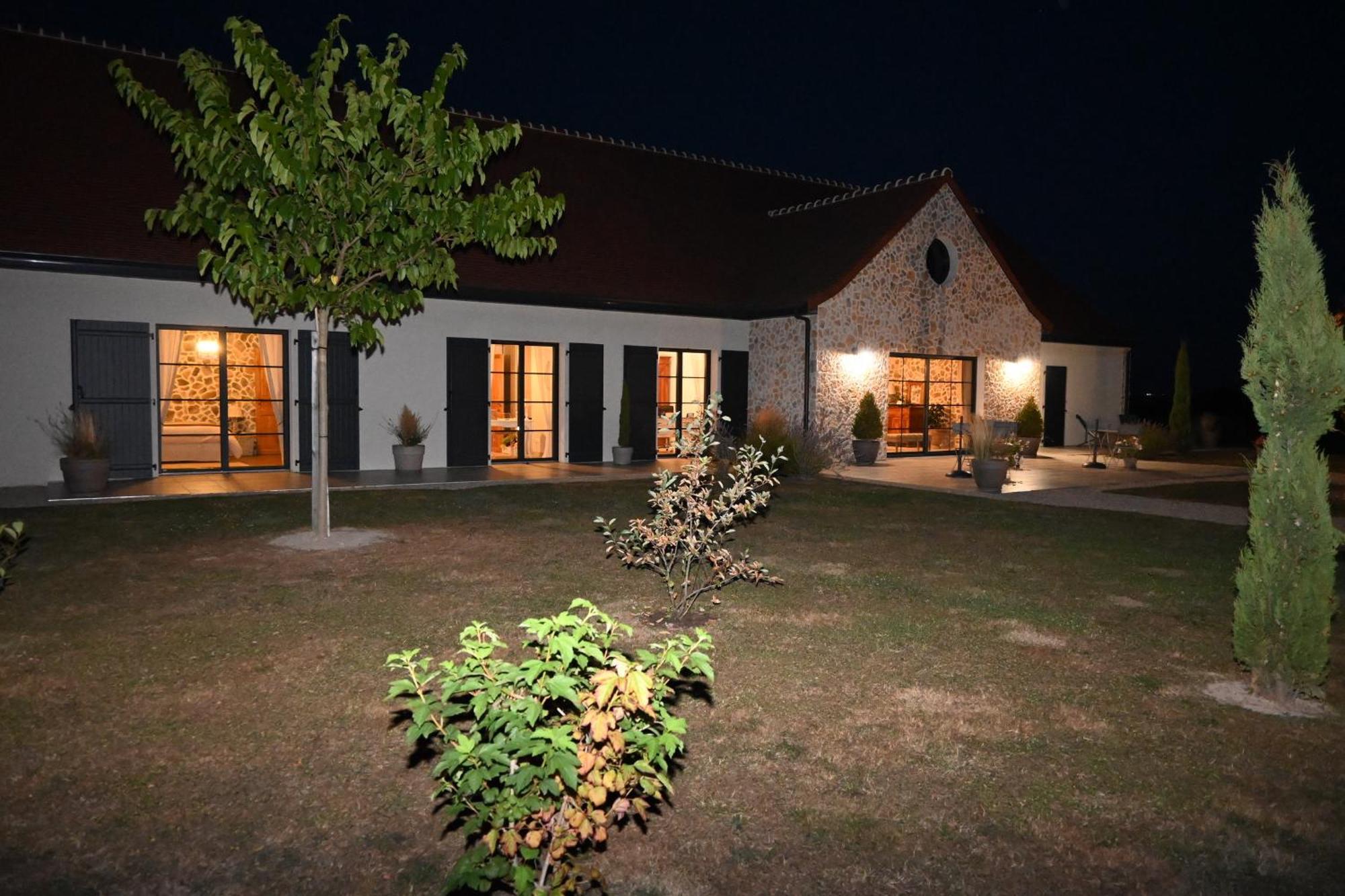 Aux 3 Forets Bizeneuille Exterior photo