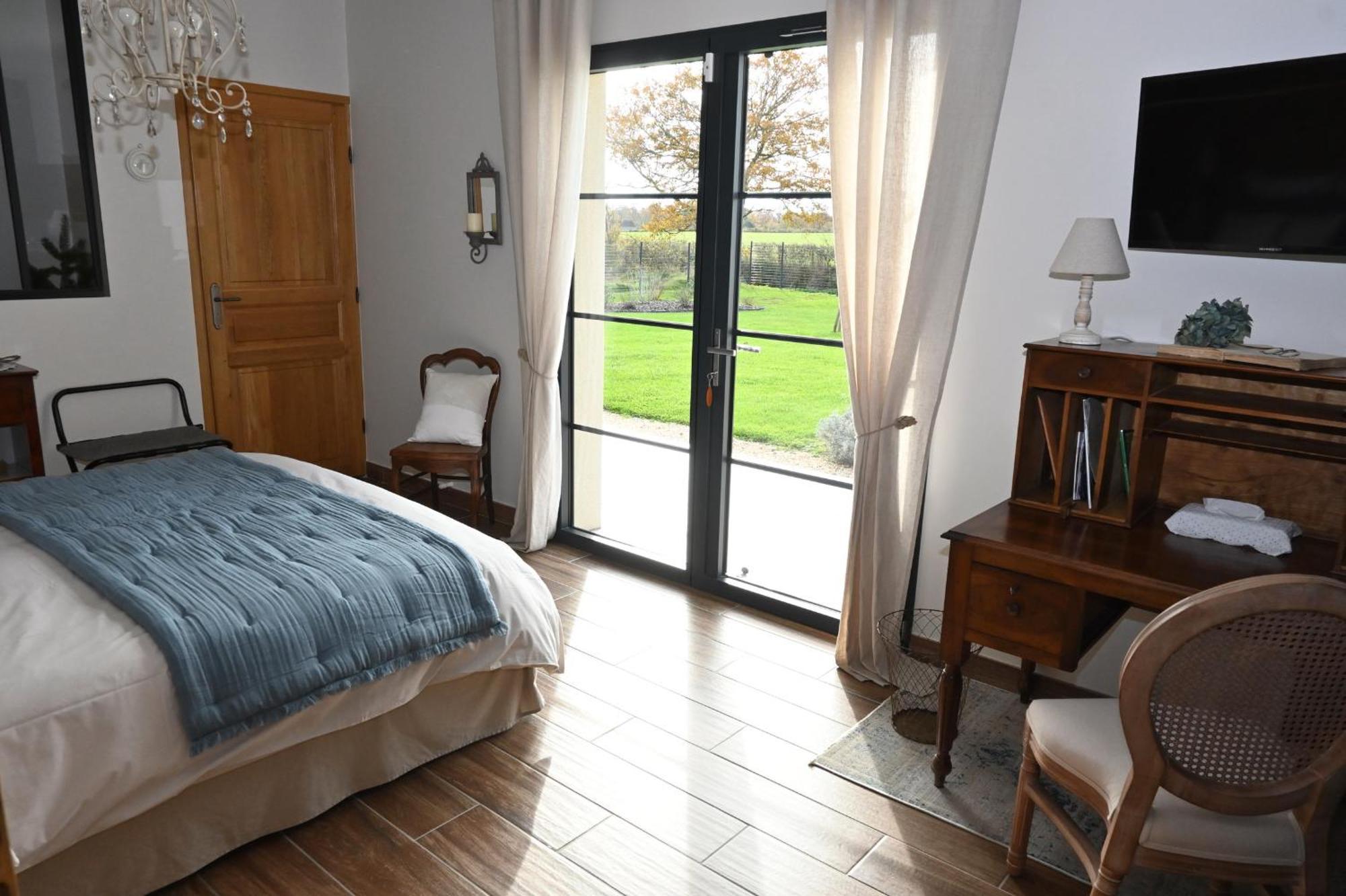 Aux 3 Forets Bizeneuille Exterior photo